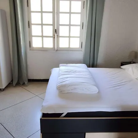 Holiday home Maison 4 Pieces, 5 Pers, Climatisation, Terrasse, 450m Plage, Animaux Admis - Fr-1-229d-128 *